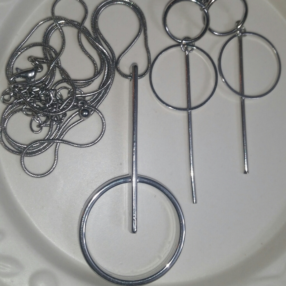 Simple Silver Circle Pendant Necklace & Earrings